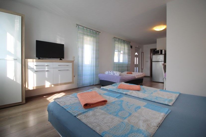 IMG-a0bcd362087a6eb12c2edd3a8daf9f62-V